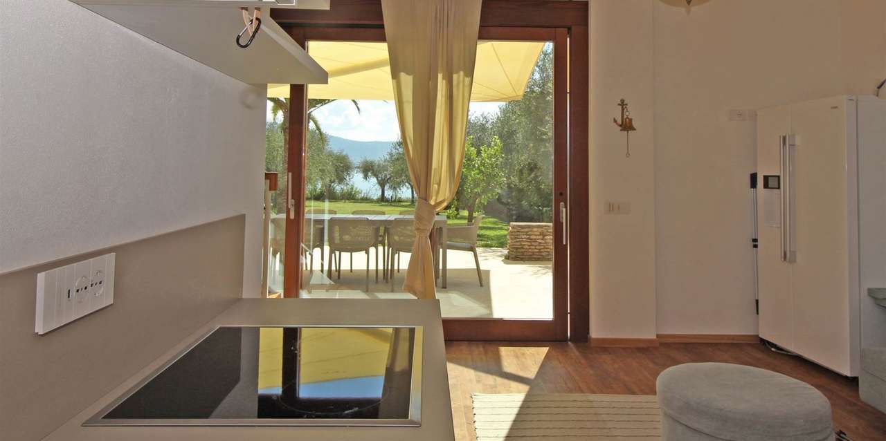 Villa mit Panoramablick Gardasee, Pool, Bootsanleger, Seezugang, ruhige Lage