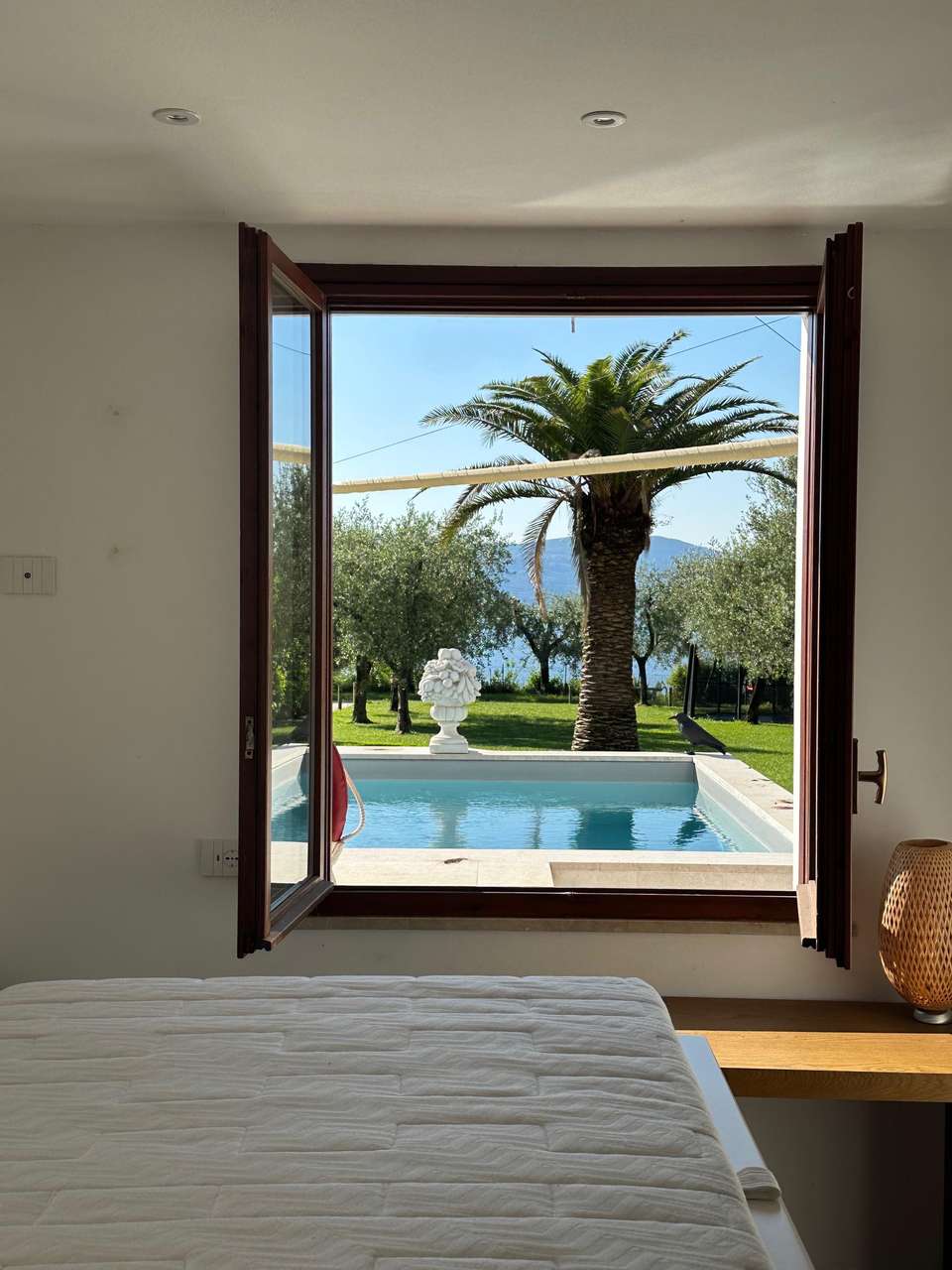 Villa mit Panoramablick Gardasee, Pool, Bootsanleger, Seezugang, ruhige Lage