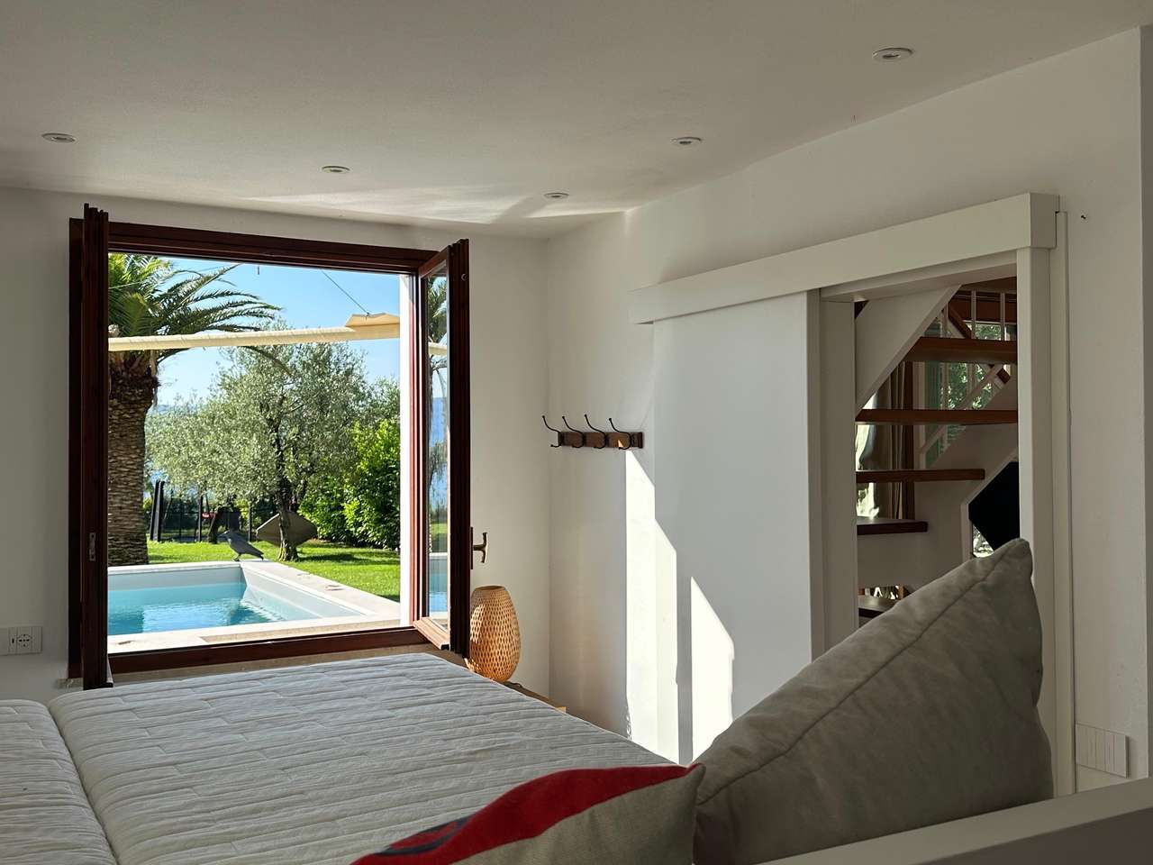 Villa mit Panoramablick Gardasee, Pool, Bootsanleger, Seezugang, ruhige Lage