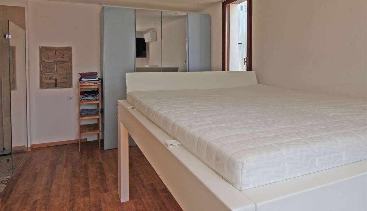 Villa mit Panoramablick Gardasee, Pool, Bootsanleger, Seezugang, ruhige Lage