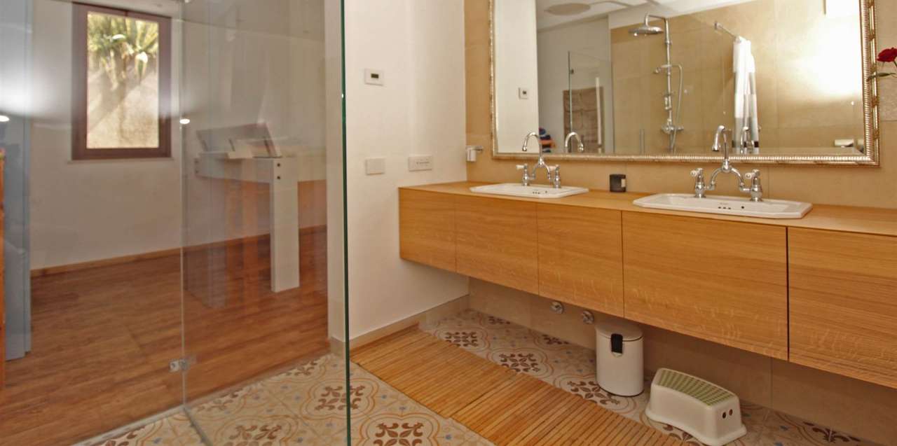 Villa mit Panoramablick Gardasee, Pool, Bootsanleger, Seezugang, ruhige Lage