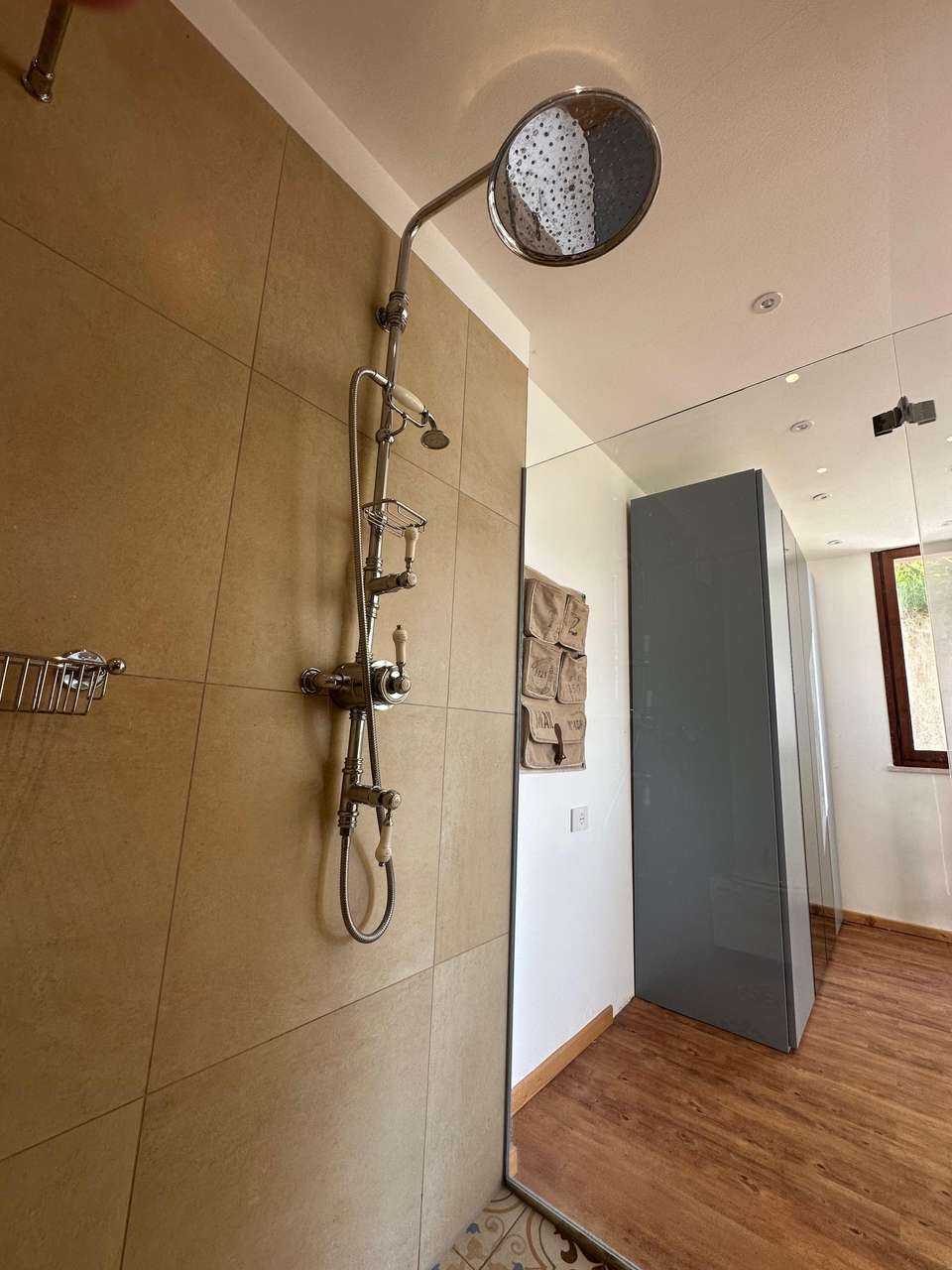 Villa mit Panoramablick Gardasee, Pool, Bootsanleger, Seezugang, ruhige Lage