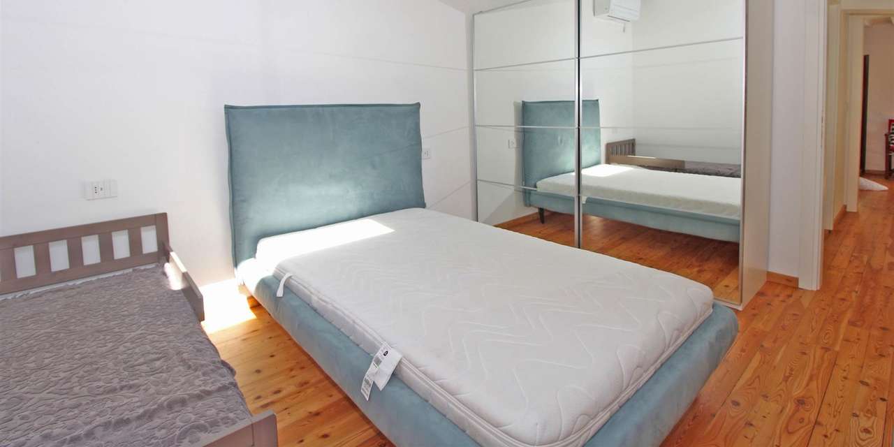 Villa mit Panoramablick Gardasee, Pool, Bootsanleger, Seezugang, ruhige Lage