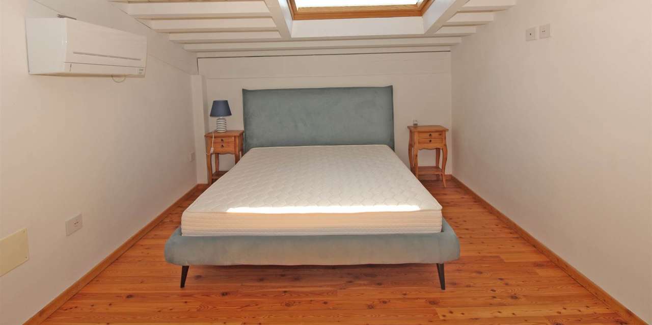 Villa mit Panoramablick Gardasee, Pool, Bootsanleger, Seezugang, ruhige Lage