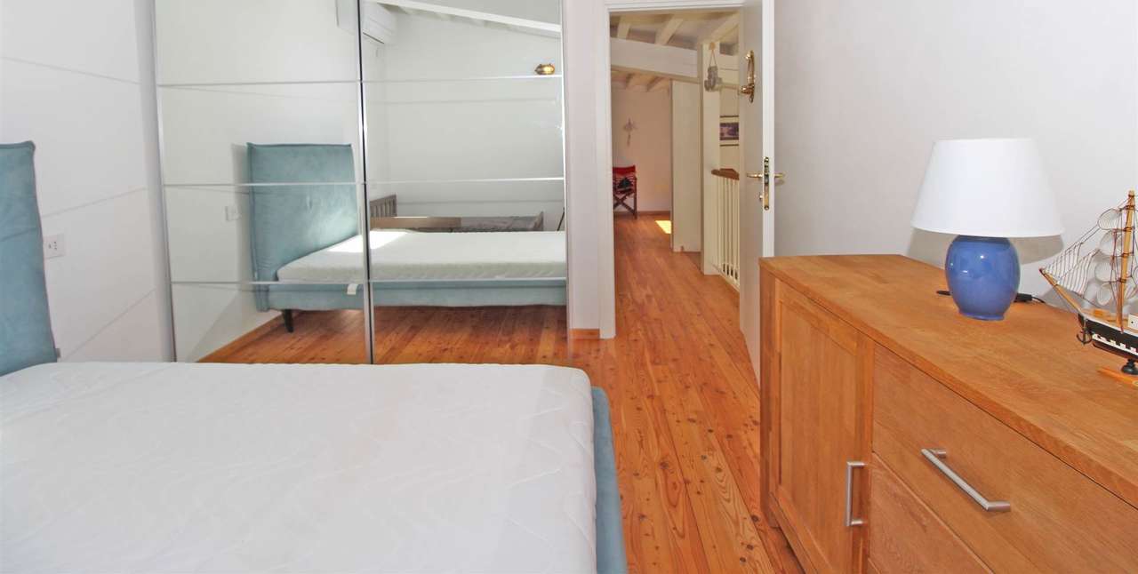 Villa mit Panoramablick Gardasee, Pool, Bootsanleger, Seezugang, ruhige Lage