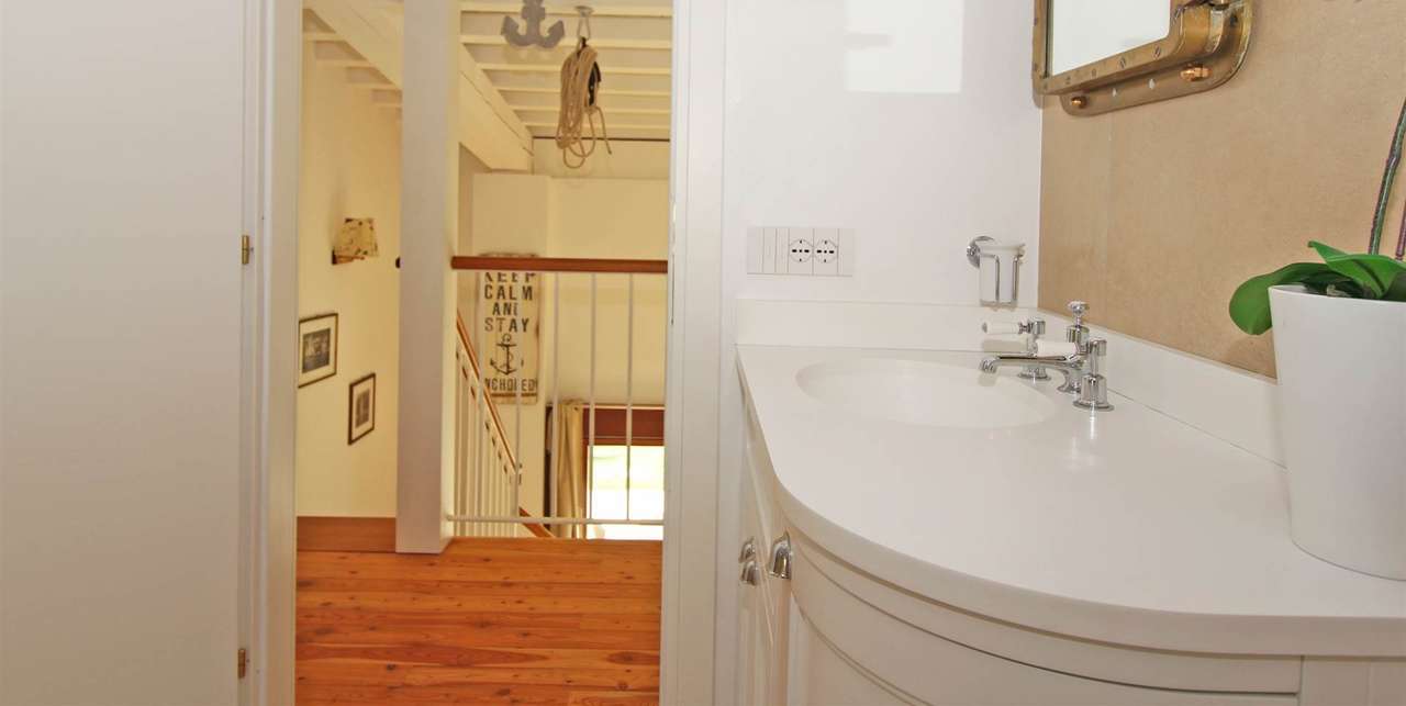 Villa mit Panoramablick Gardasee, Pool, Bootsanleger, Seezugang, ruhige Lage