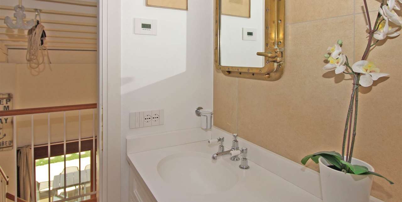 Villa mit Panoramablick Gardasee, Pool, Bootsanleger, Seezugang, ruhige Lage