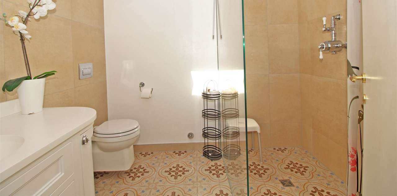 Villa mit Panoramablick Gardasee, Pool, Bootsanleger, Seezugang, ruhige Lage