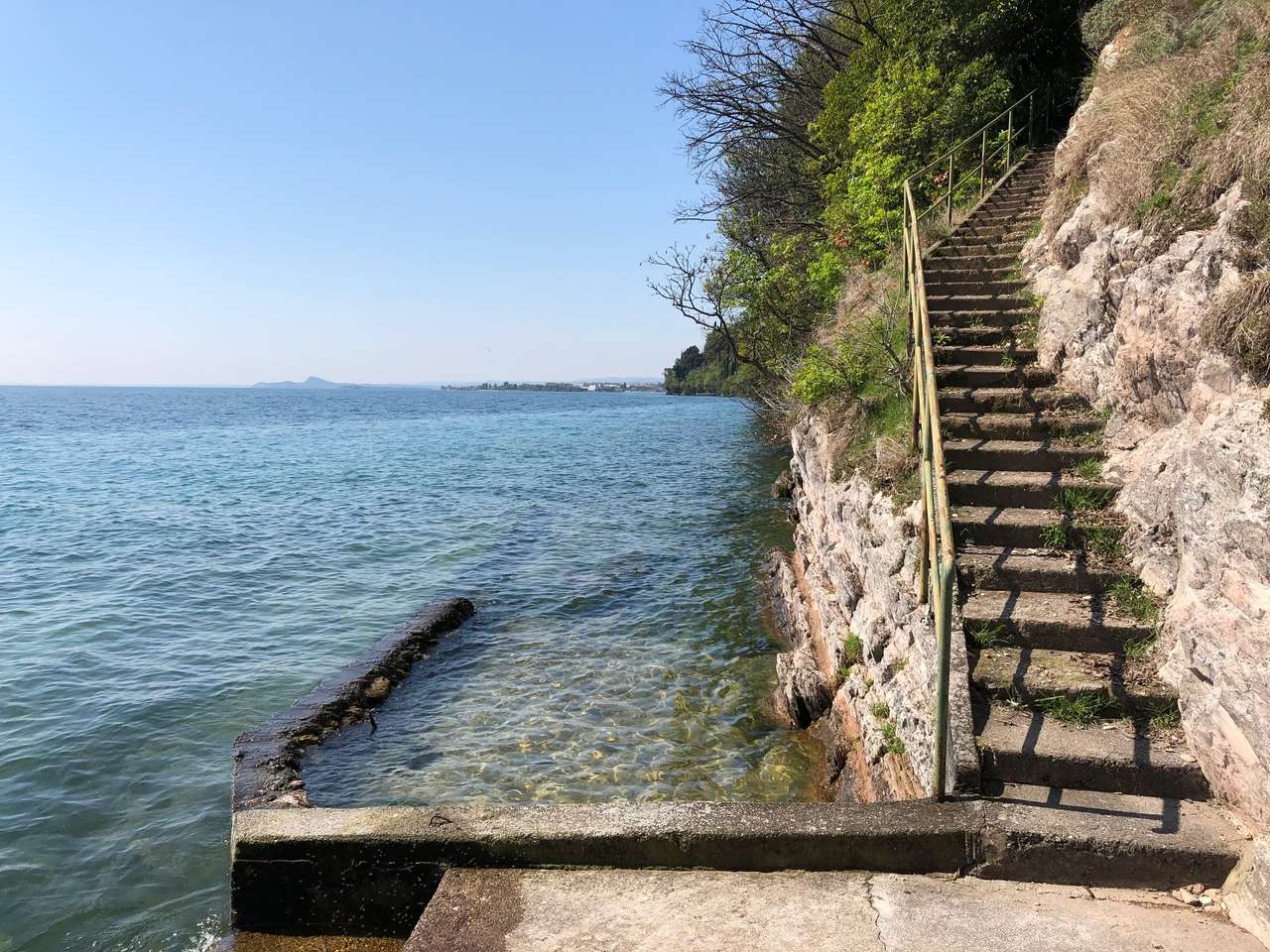 Villa mit Panoramablick Gardasee, Pool, Bootsanleger, Seezugang, ruhige Lage