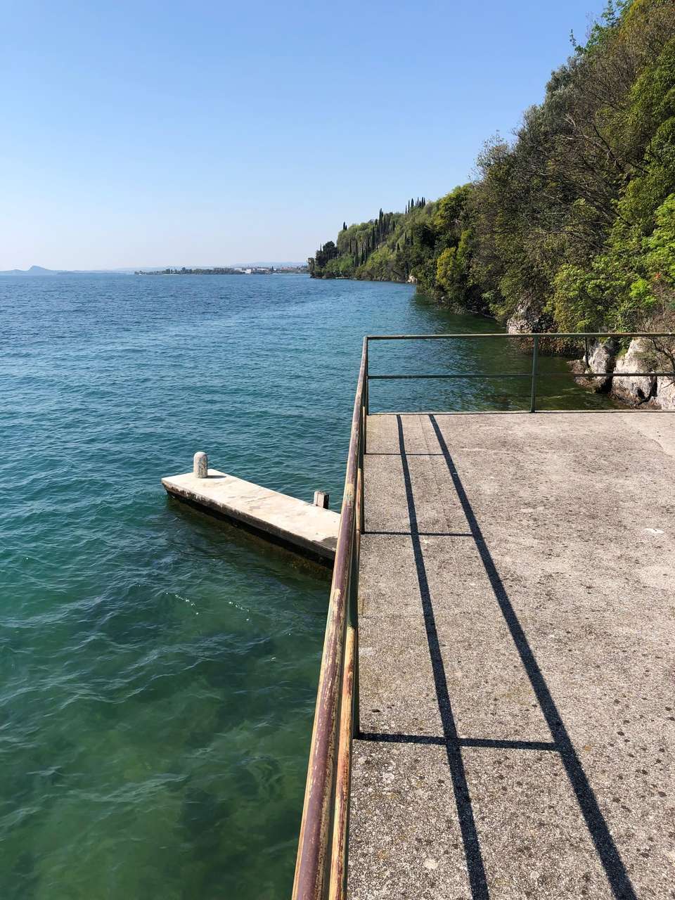 Villa mit Panoramablick Gardasee, Pool, Bootsanleger, Seezugang, ruhige Lage