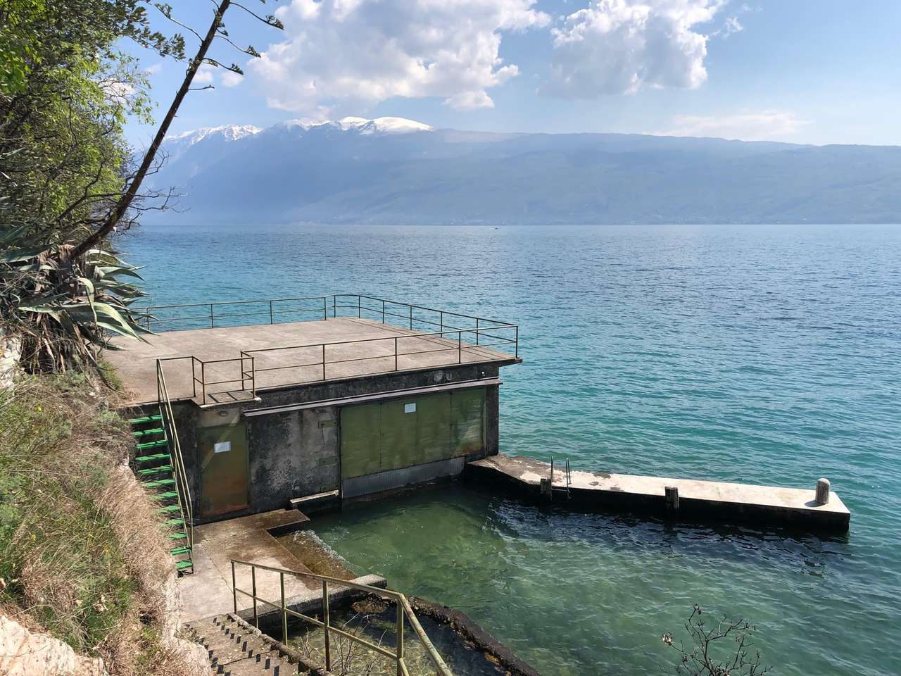 Villa mit Panoramablick Gardasee, Pool, Bootsanleger, Seezugang, ruhige Lage