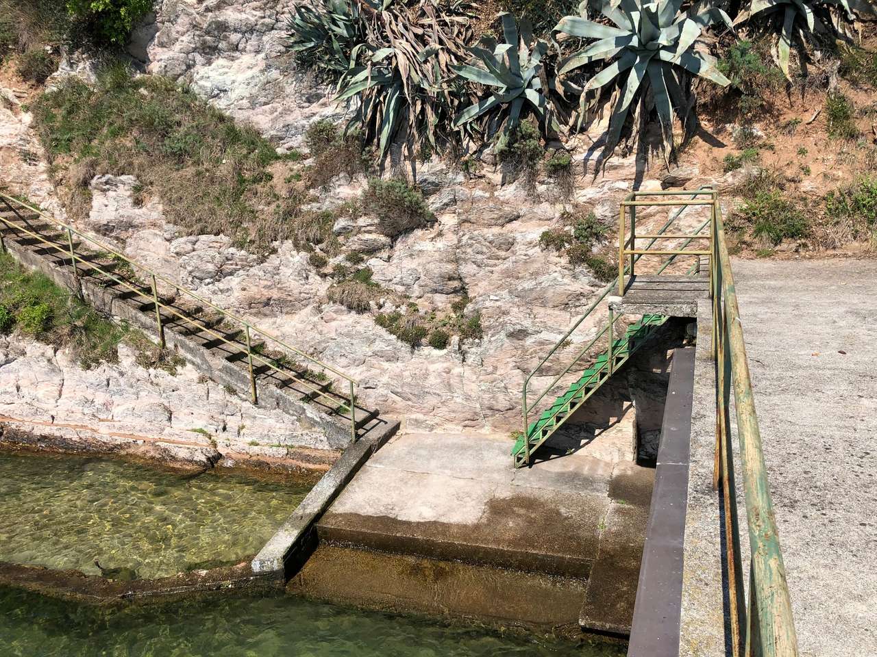 Villa mit Panoramablick Gardasee, Pool, Bootsanleger, Seezugang, ruhige Lage