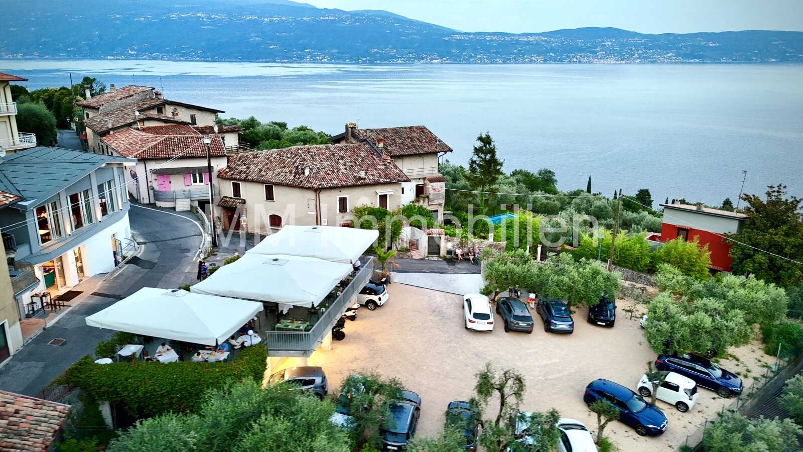 Restaurant mit Eisdiele und Seeblick, 145 Sitzplätze, Gardasee, neuwertig aus 2024