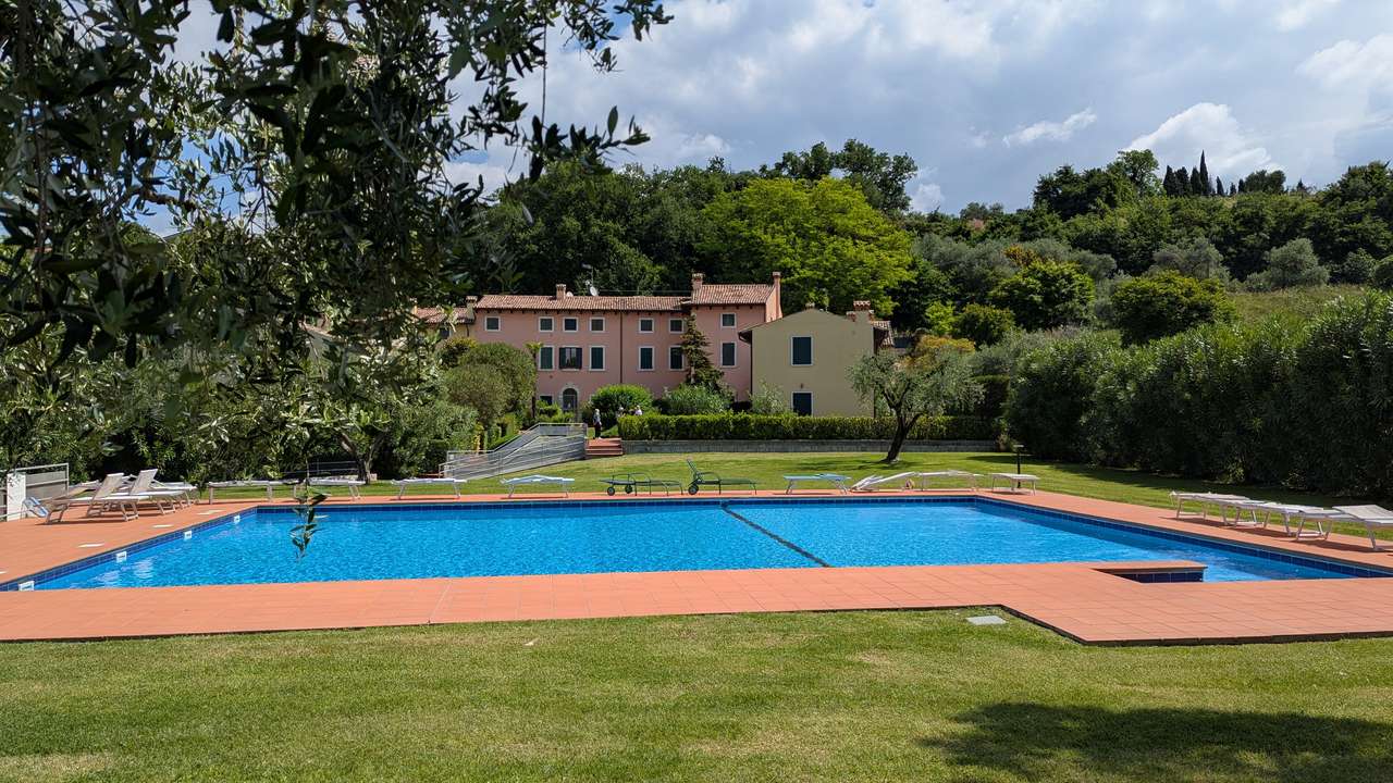 schlüsselfertige, renovierte 3-Zi.-Wohnung in Bardolino Gardasee, Pool, Tennis
