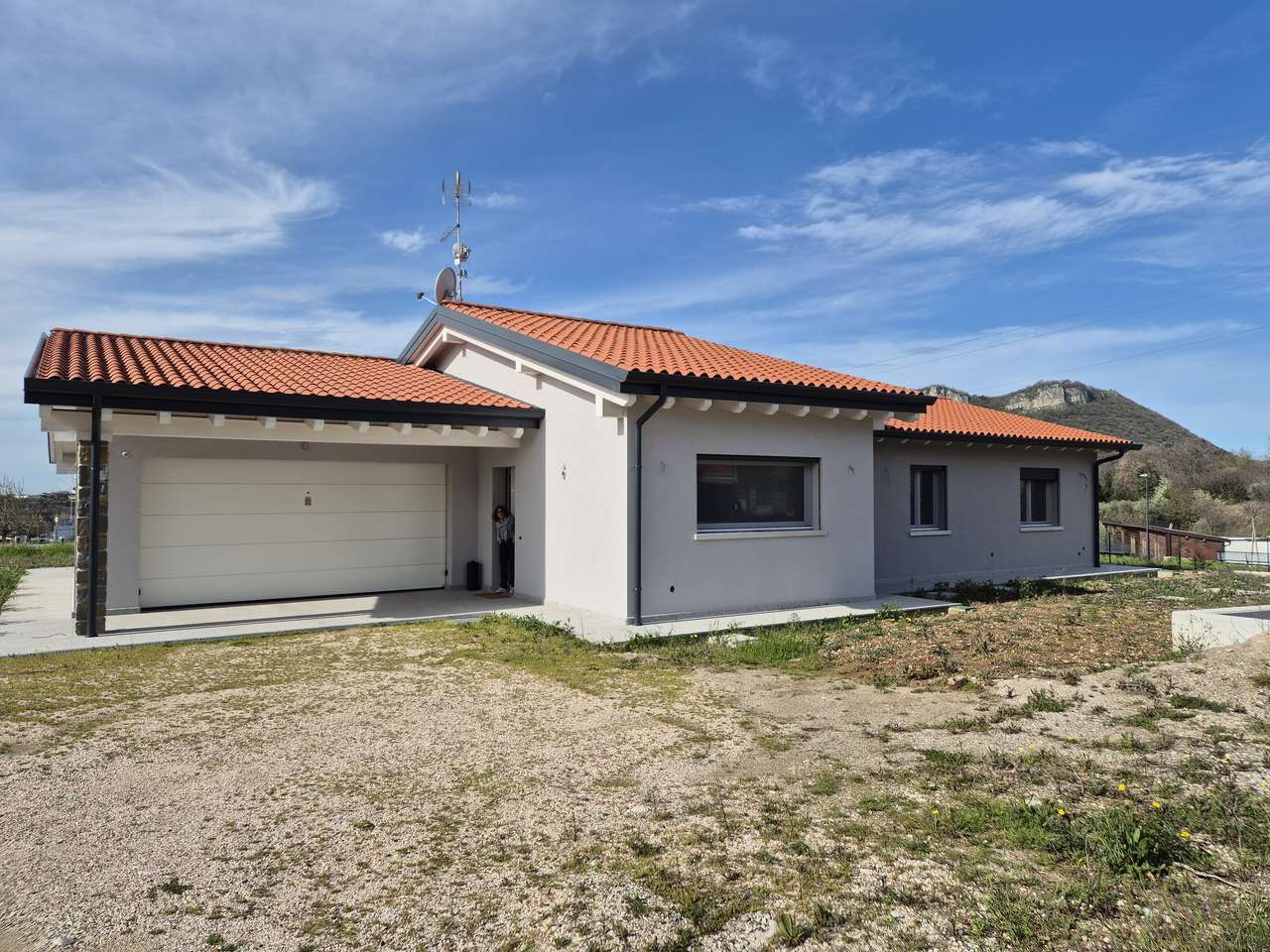 Bezugsfertiger 4-Zi-Neubau mit Luxus-Ausstattung, Garten, Terrasse, Garage