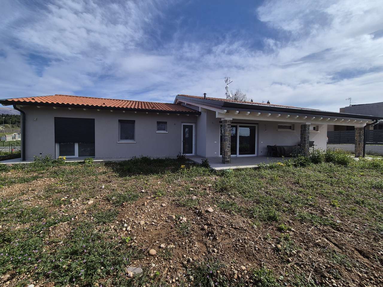 Bezugsfertiger 4-Zi-Neubau mit Luxus-Ausstattung, Garten, Terrasse, Garage