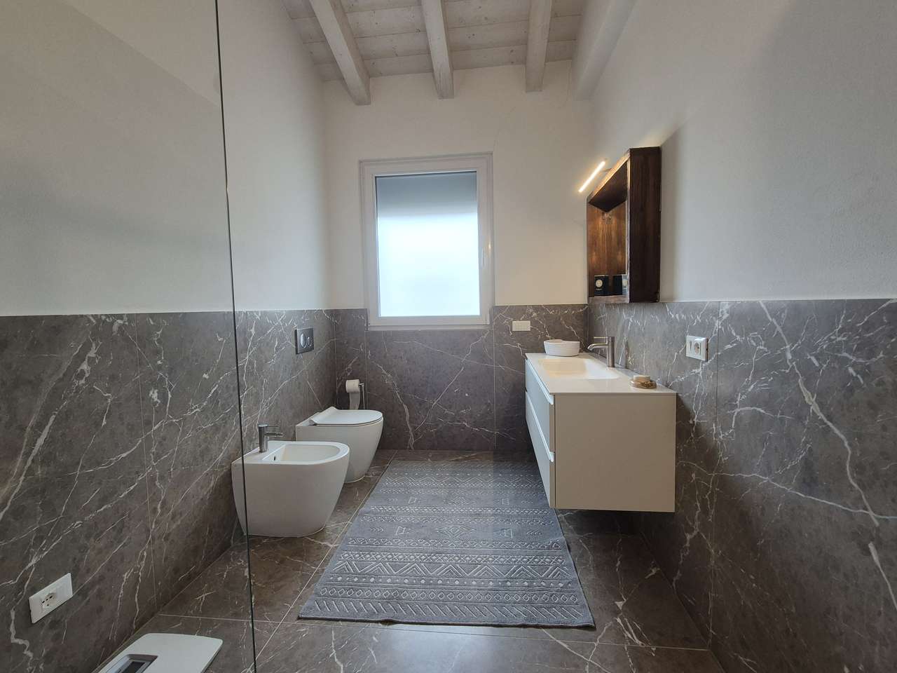 Bezugsfertiger 4-Zi-Neubau mit Luxus-Ausstattung, Garten, Terrasse, Garage