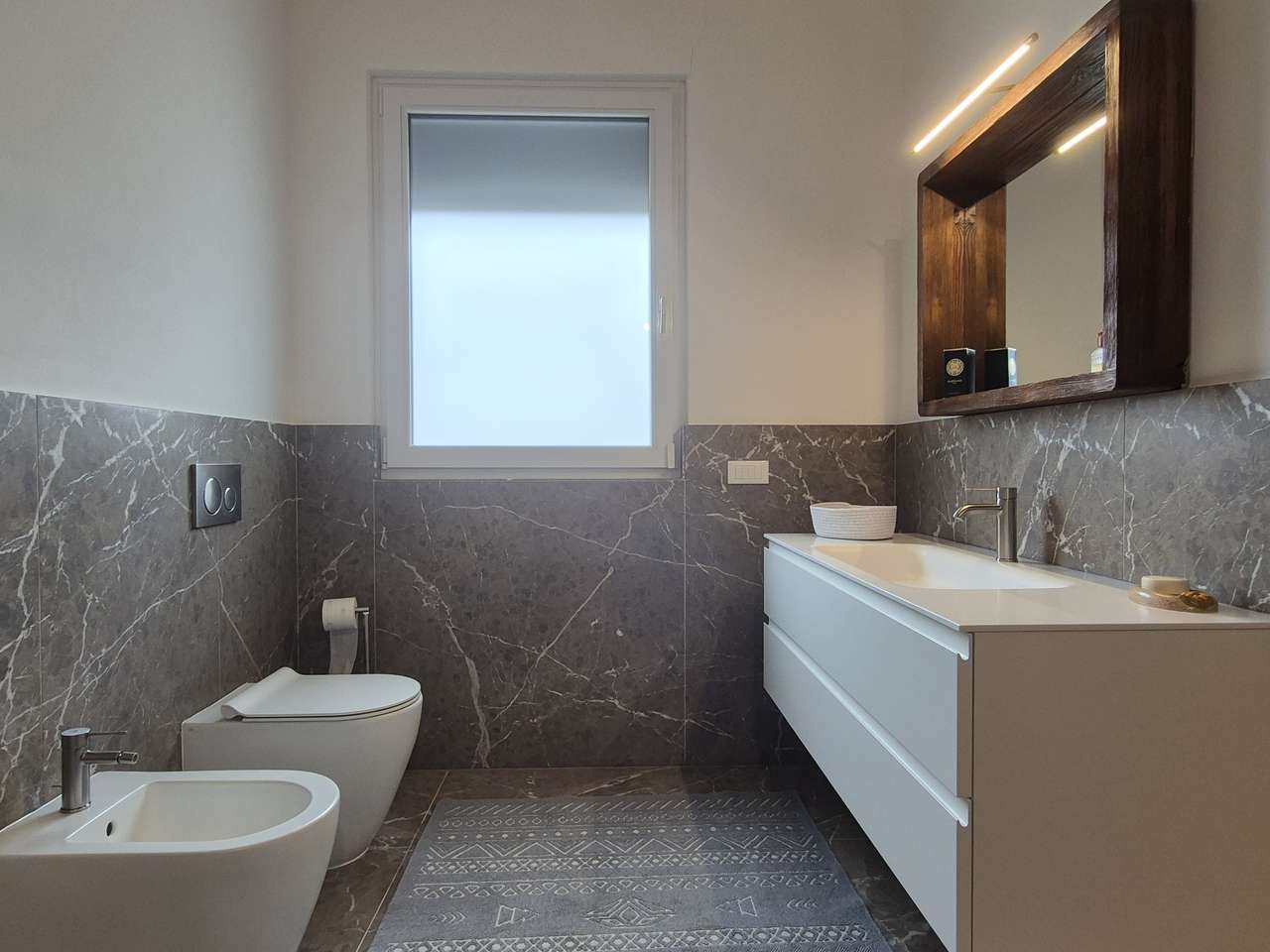 Bezugsfertiger 4-Zi-Neubau mit Luxus-Ausstattung, Garten, Terrasse, Garage