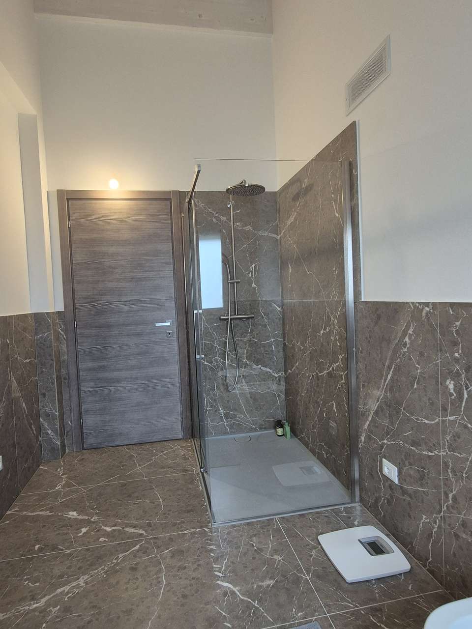 Bezugsfertiger 4-Zi-Neubau mit Luxus-Ausstattung, Garten, Terrasse, Garage