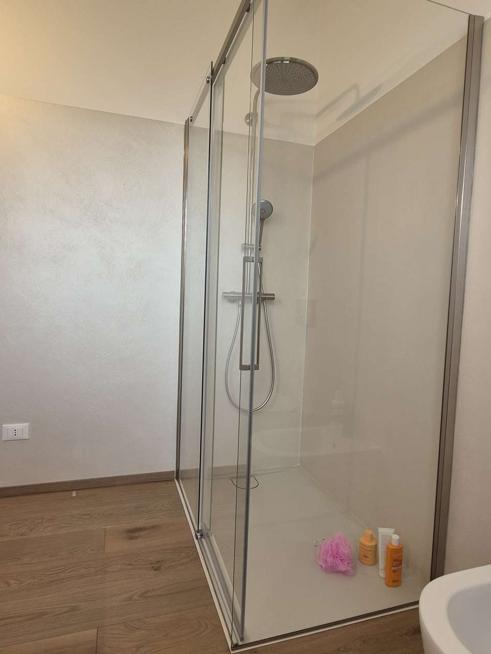 Bezugsfertiger 4-Zi-Neubau mit Luxus-Ausstattung, Garten, Terrasse, Garage