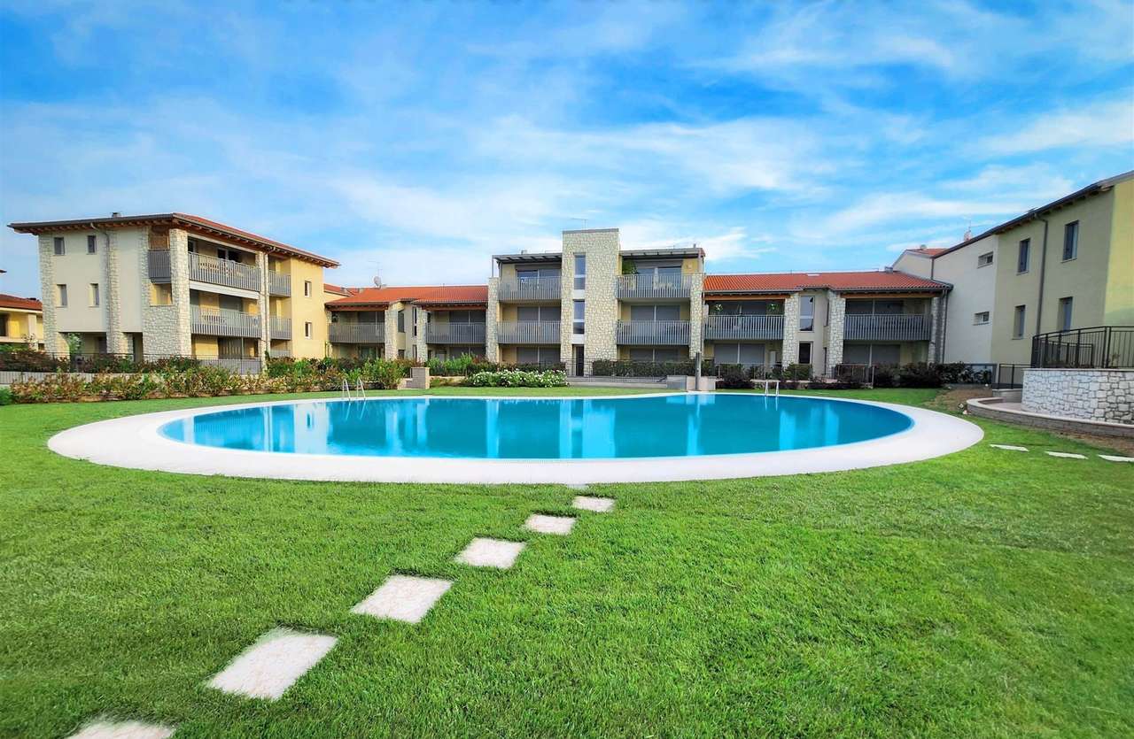 moderne 4 Zi.-Wohnung mit Garten, Pool, Garage in Lazise Gardasee