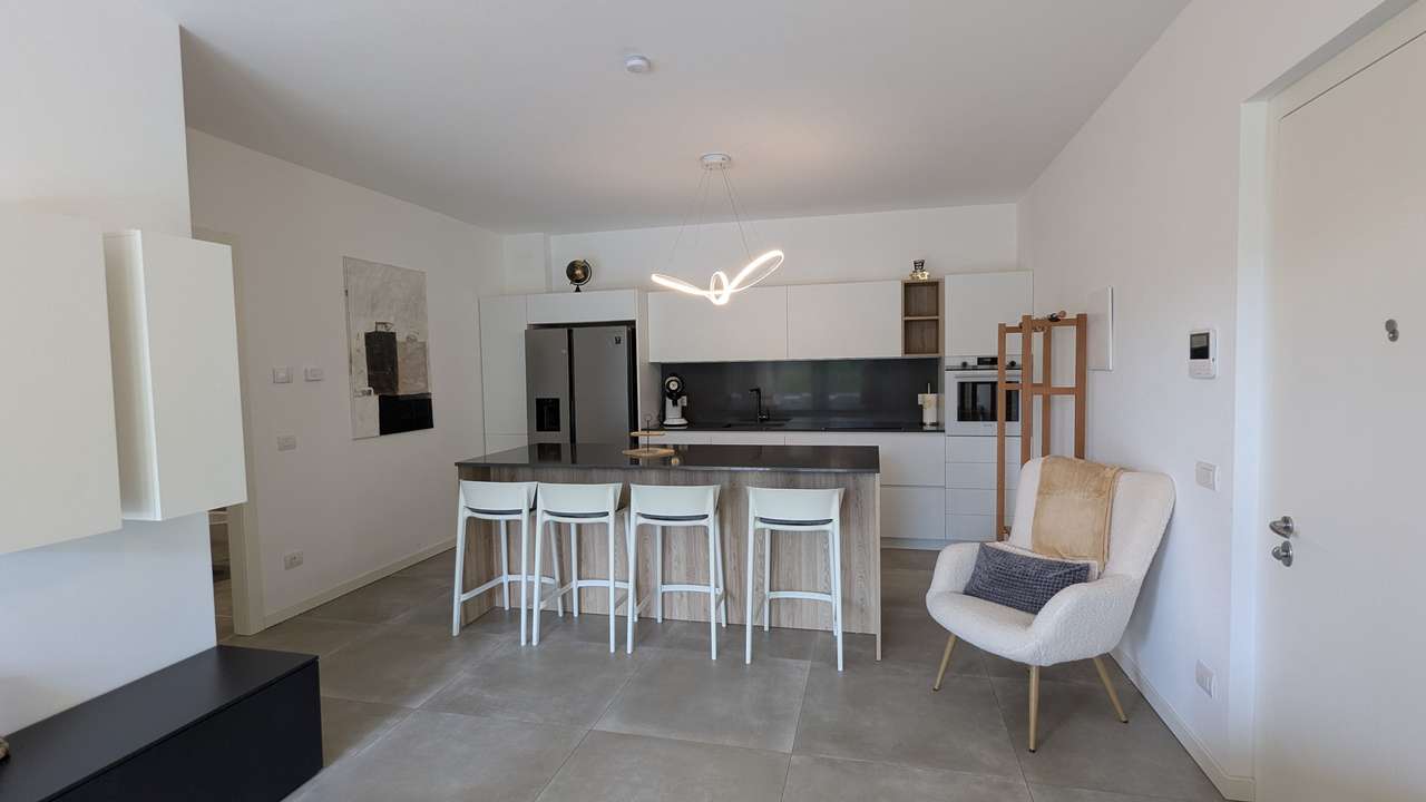 moderne 4 Zi.-Wohnung mit Garten, Pool, Garage in Lazise Gardasee