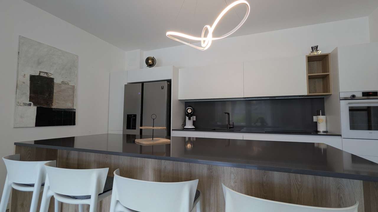 moderne 4 Zi.-Wohnung mit Garten, Pool, Garage in Lazise Gardasee