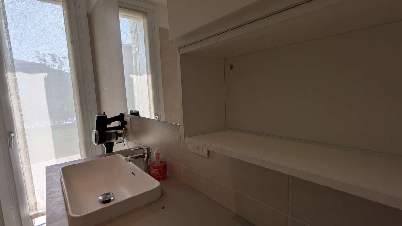 moderne 4 Zi.-Wohnung mit Garten, Pool, Garage in Lazise Gardasee