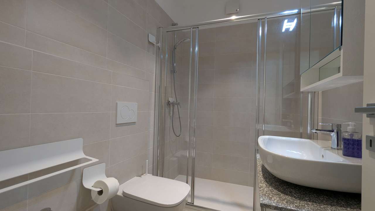 moderne 4 Zi.-Wohnung mit Garten, Pool, Garage in Lazise Gardasee