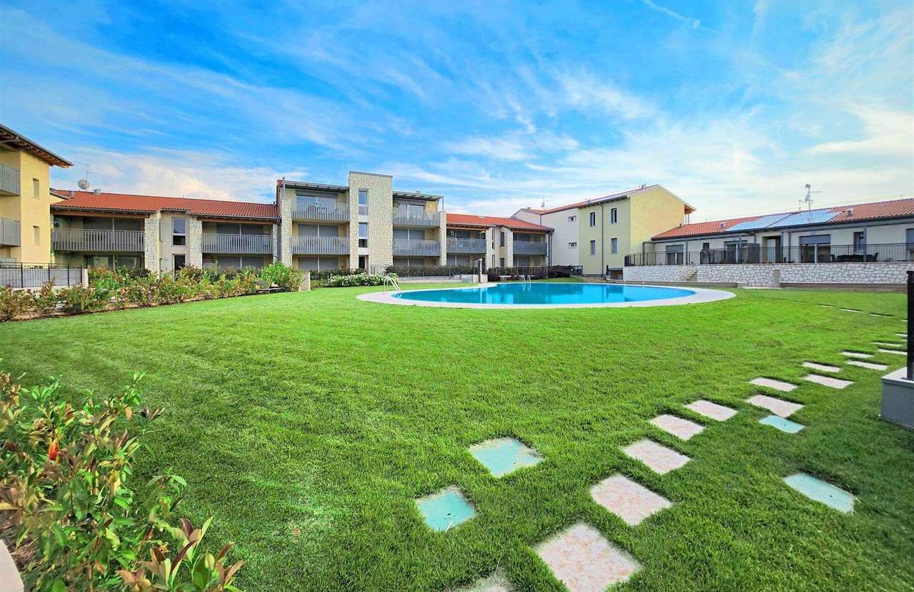 moderne 4 Zi.-Wohnung mit Garten, Pool, Garage in Lazise Gardasee