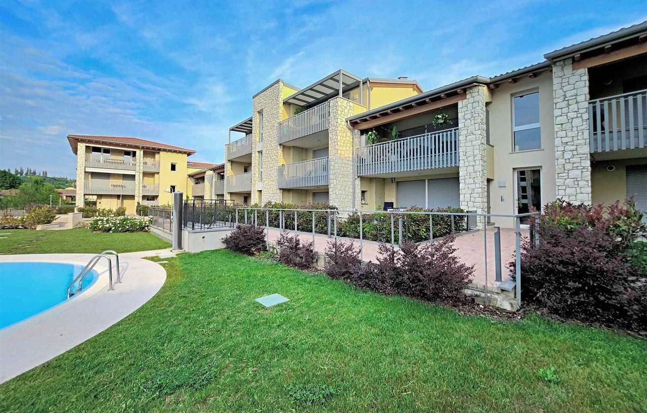 moderne 4 Zi.-Wohnung mit Garten, Pool, Garage in Lazise Gardasee