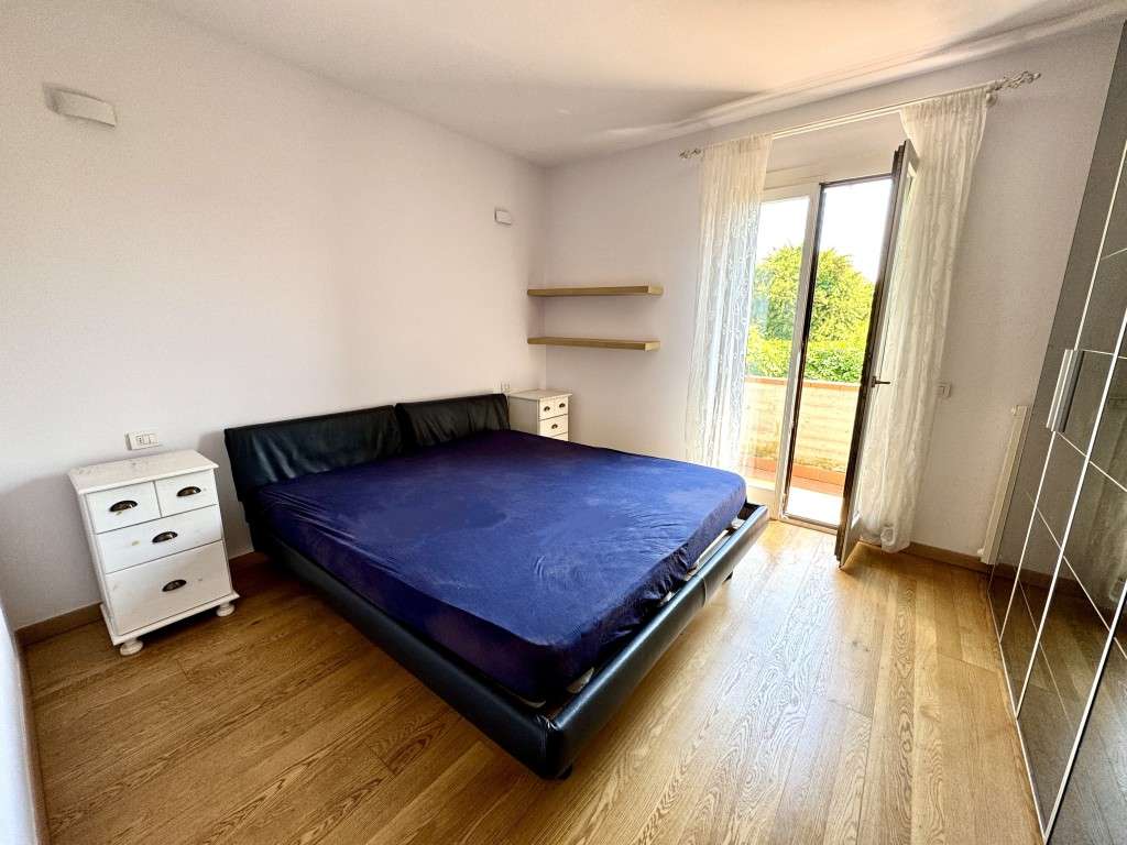 schicke 2-Zi.-Wohnung mit gr. Balkon, Fernblick und Pool am Gardasee