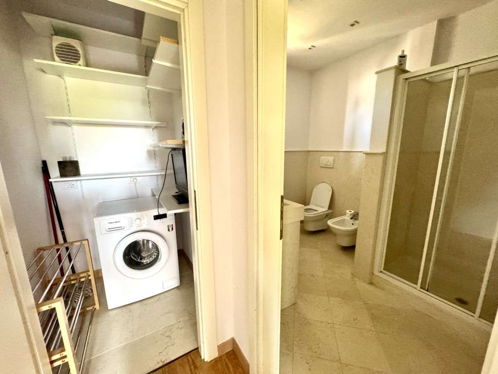 schicke 2-Zi.-Wohnung mit gr. Balkon, Fernblick und Pool am Gardasee