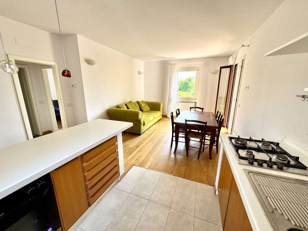 schicke 2-Zi.-Wohnung mit gr. Balkon, Fernblick und Pool am Gardasee