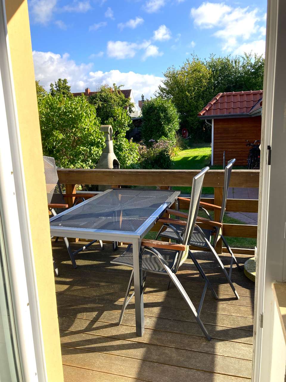 Besichtigung sofort: Doppelhaus, renoviert, in beliebter Lage, Gästehaus im Garten, 300m zum Strand