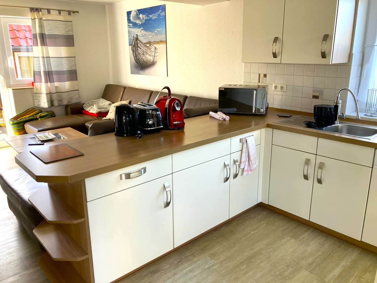 Besichtigung sofort: Doppelhaus, renoviert, in beliebter Lage, Gästehaus im Garten, 300m zum Strand