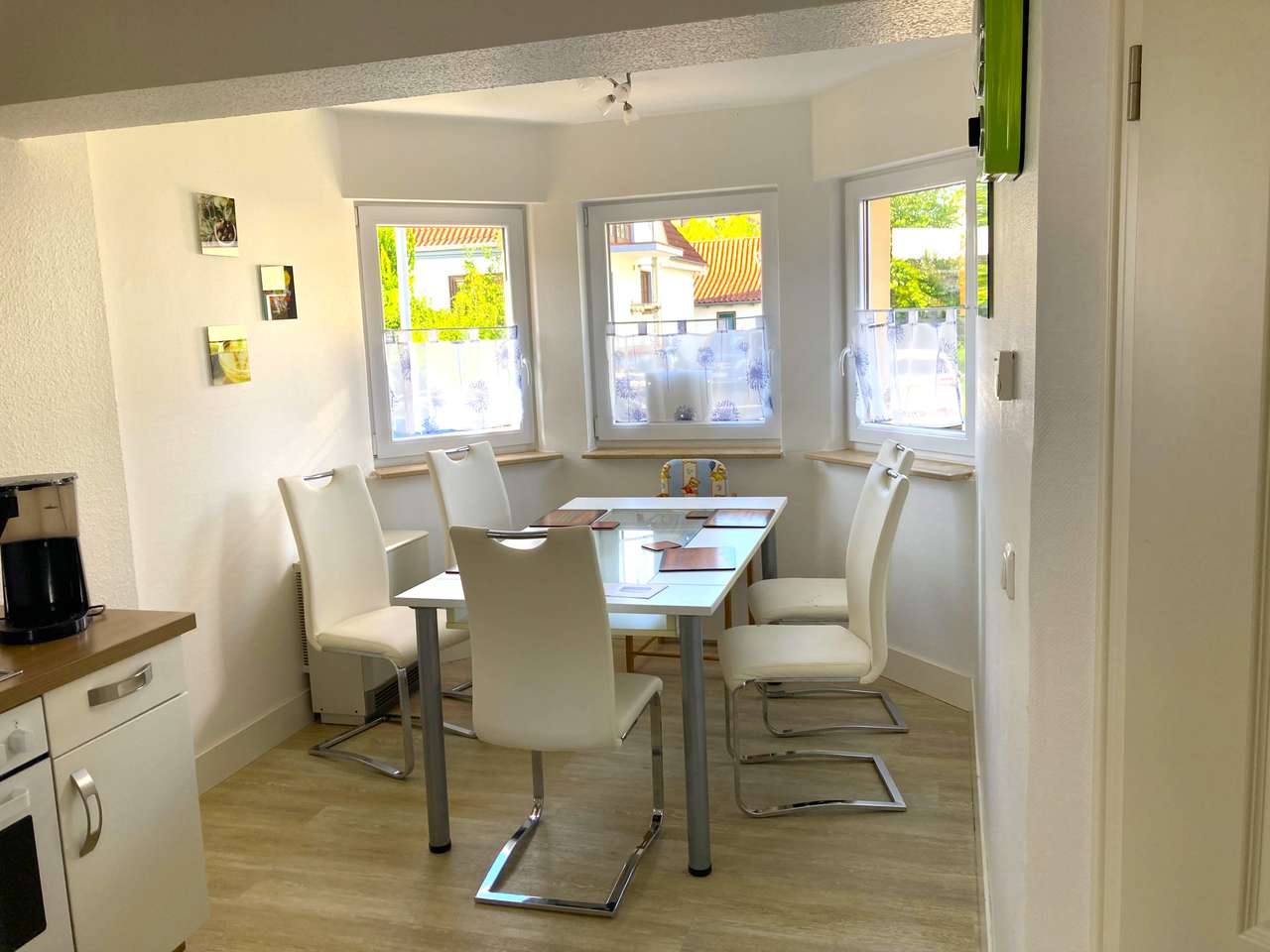 Besichtigung sofort: Doppelhaus, renoviert, in beliebter Lage, Gästehaus im Garten, 300m zum Strand