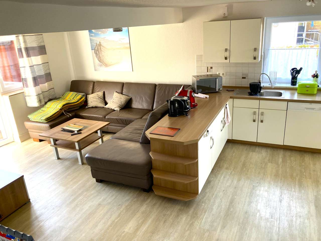 Besichtigung sofort: Doppelhaus, renoviert, in beliebter Lage, Gästehaus im Garten, 300m zum Strand