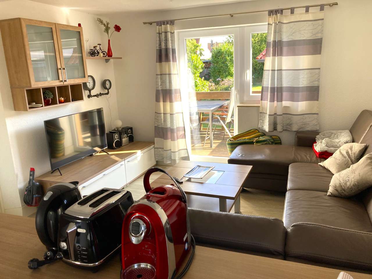 Besichtigung sofort: Doppelhaus, renoviert, in beliebter Lage, Gästehaus im Garten, 300m zum Strand