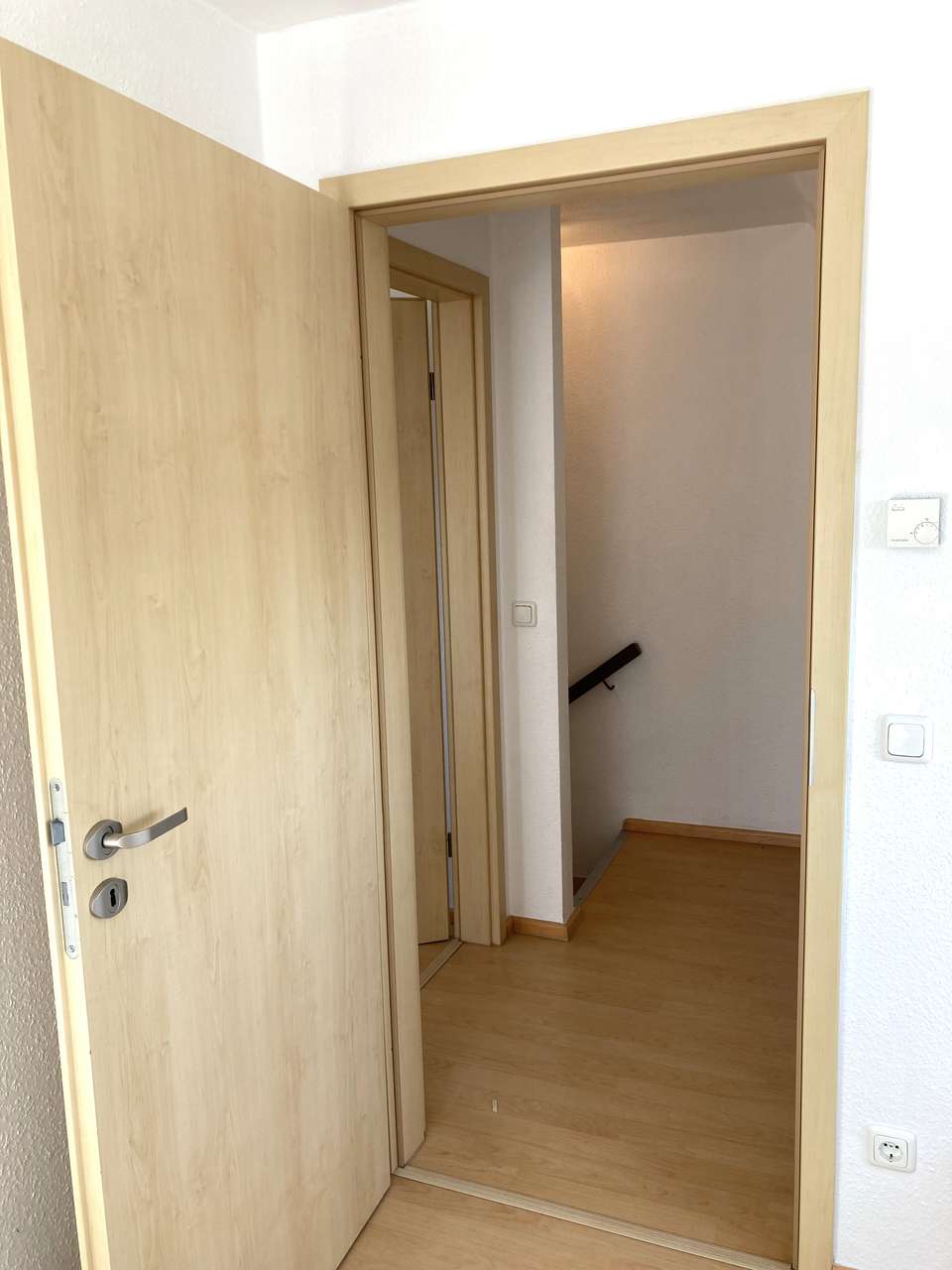 Besichtigung sofort: Doppelhaus, renoviert, in beliebter Lage, Gästehaus im Garten, 300m zum Strand