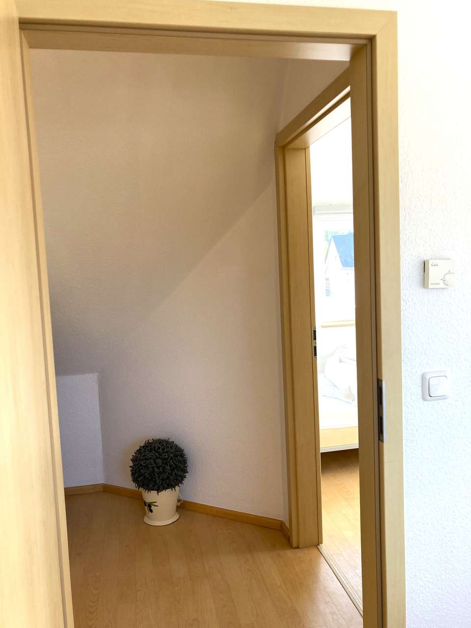 Besichtigung sofort: Doppelhaus, renoviert, in beliebter Lage, Gästehaus im Garten, 300m zum Strand