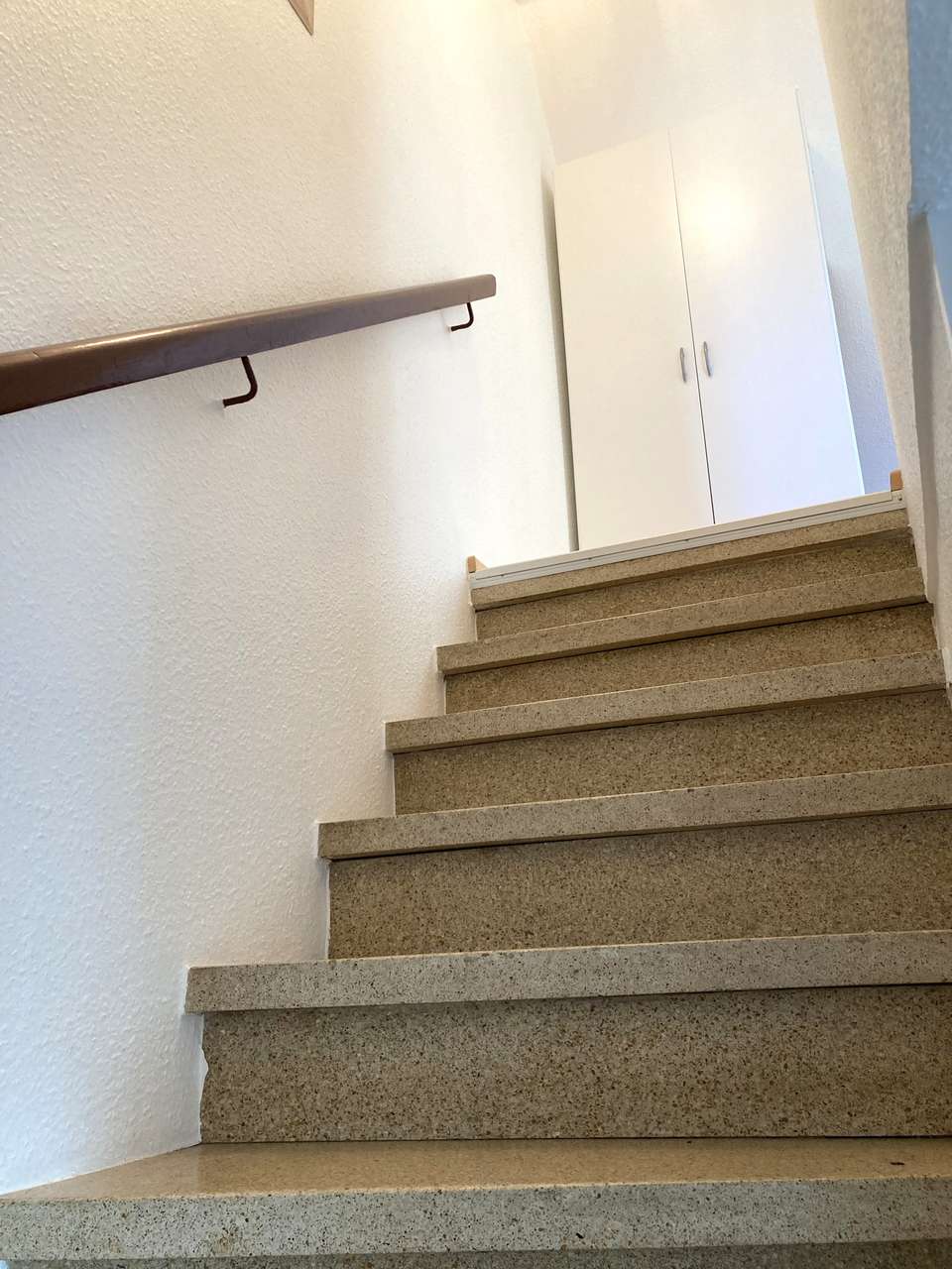 Besichtigung sofort: Doppelhaus, renoviert, in beliebter Lage, Gästehaus im Garten, 300m zum Strand