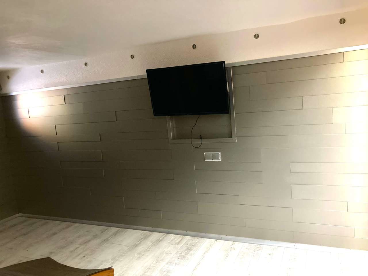 Besichtigung sofort: Doppelhaus, renoviert, in beliebter Lage, Gästehaus im Garten, 300m zum Strand