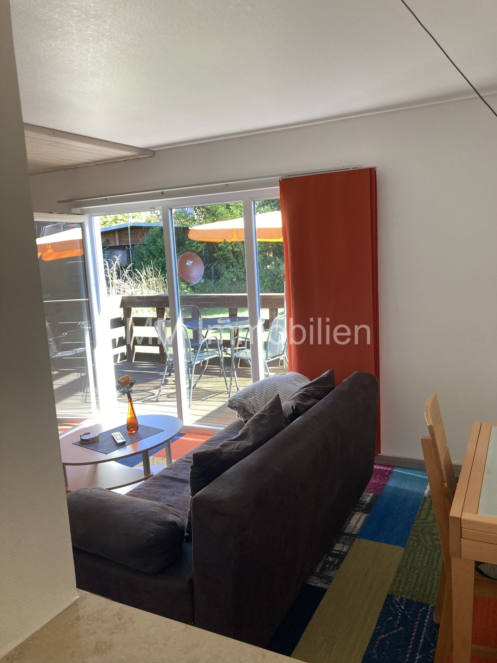 Besichtigung sofort: Doppelhaus, renoviert, in beliebter Lage, Gästehaus im Garten, 300m zum Strand