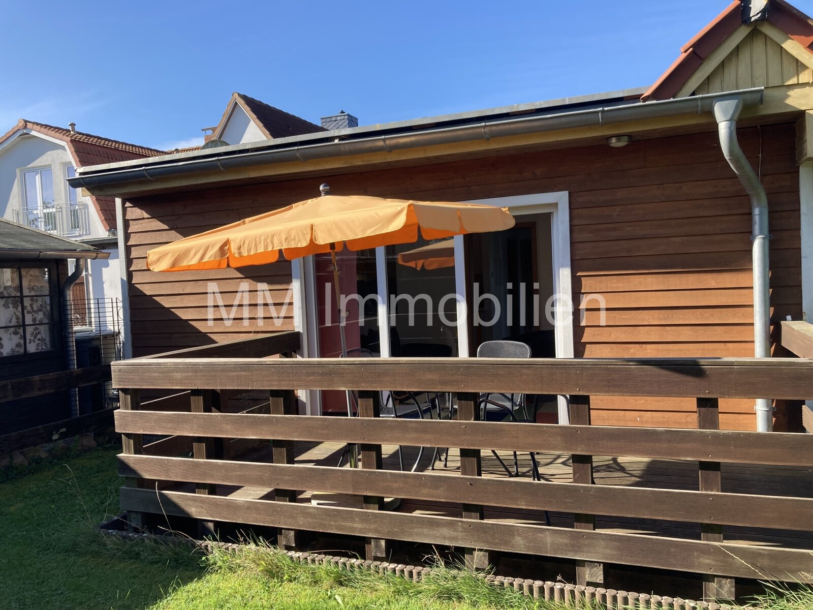 Besichtigung sofort: Doppelhaus, renoviert, in beliebter Lage, Gästehaus im Garten, 300m zum Strand