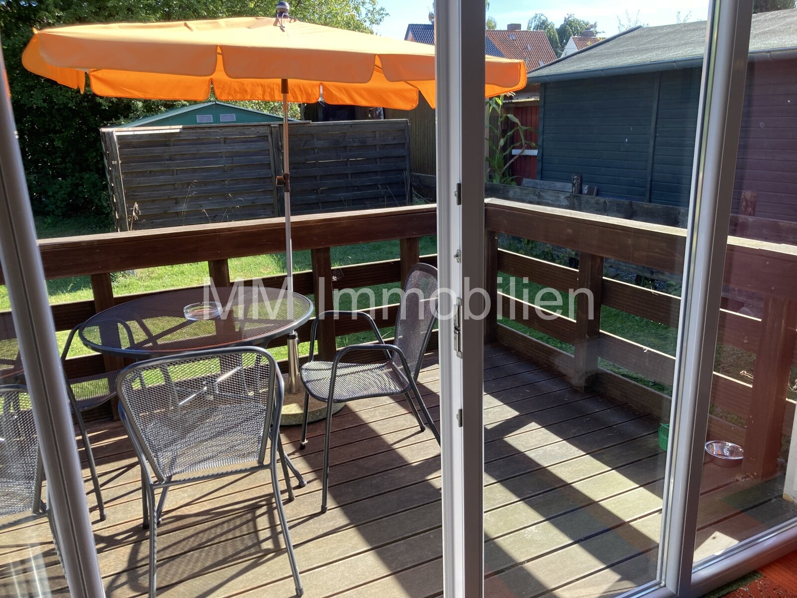 Besichtigung sofort: Doppelhaus, renoviert, in beliebter Lage, Gästehaus im Garten, 300m zum Strand