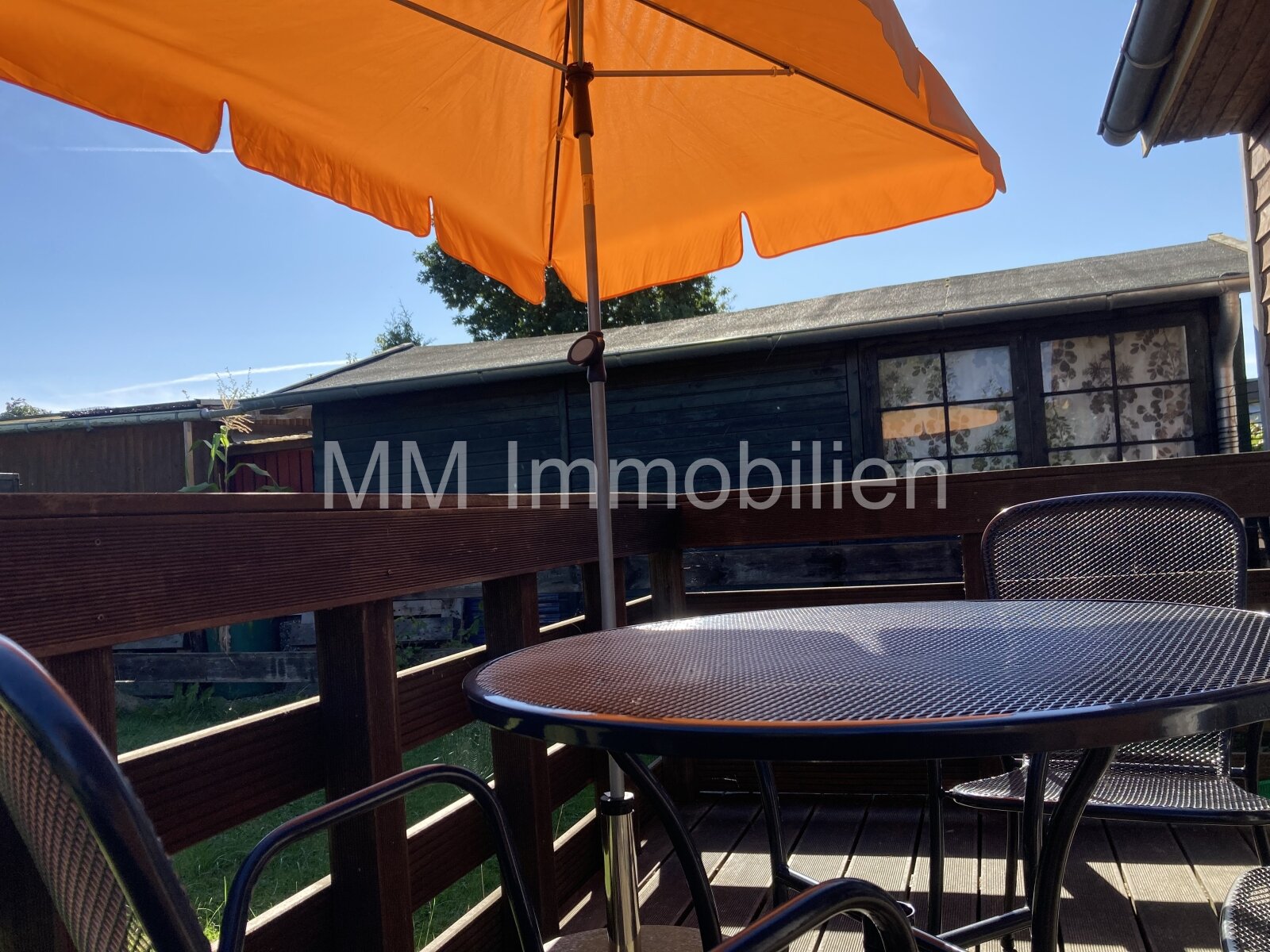 Besichtigung sofort: Doppelhaus, renoviert, in beliebter Lage, Gästehaus im Garten, 300m zum Strand