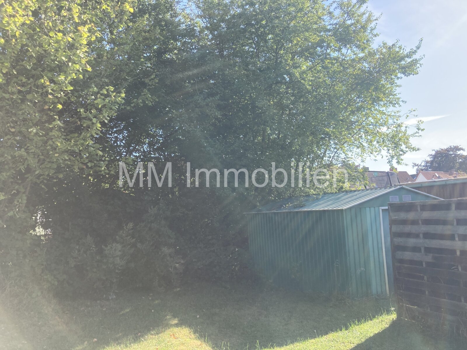 Besichtigung sofort: Doppelhaus, renoviert, in beliebter Lage, Gästehaus im Garten, 300m zum Strand