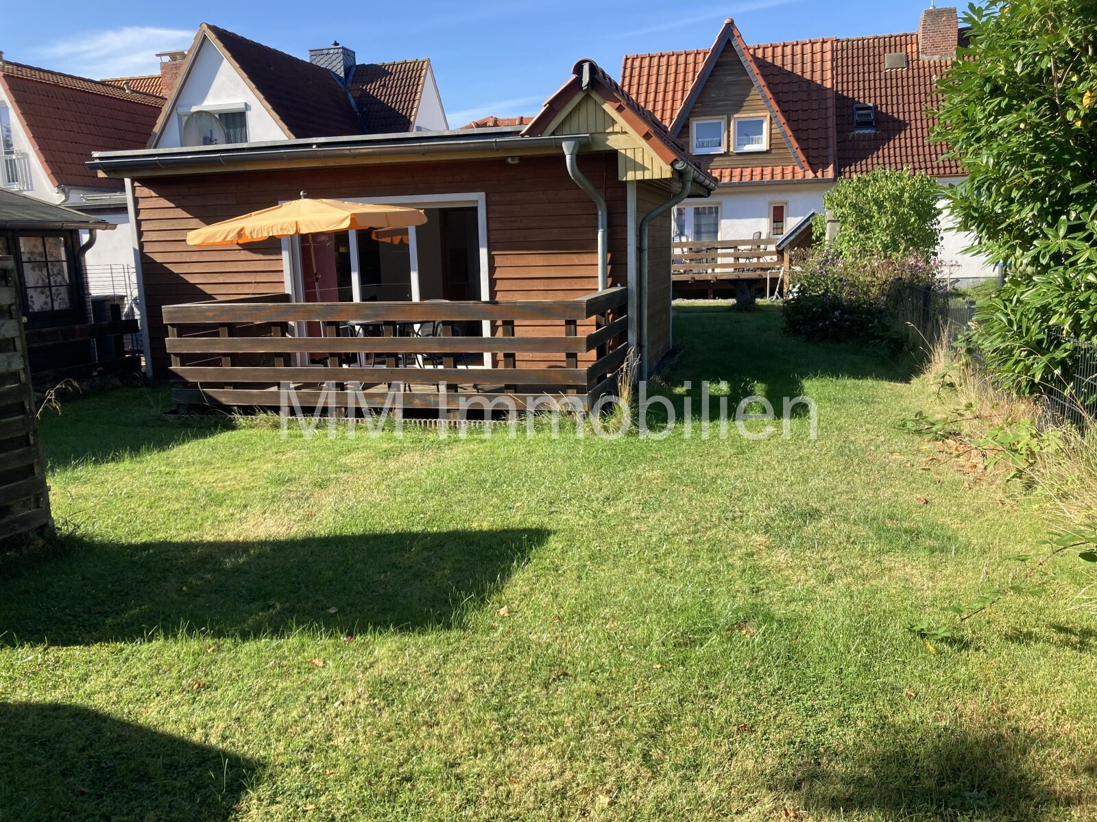 Besichtigung sofort: Doppelhaus, renoviert, in beliebter Lage, Gästehaus im Garten, 300m zum Strand