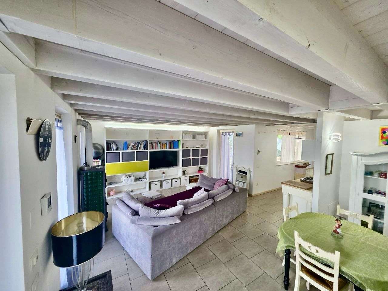 Maisonette auf 2 Ebenen mit 4 Zi, 2 Balkone, Garage, 2 Pools, nahe Gardasee